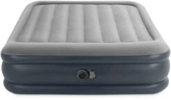 Intex Deluxe Pillow Rest Raised Luchtbed - Queensize - Ingebouwde Elektrische Pomp 12 Intex Deluxe Pillow Rest Raised Luchtbed - Queensize - Ingebouwde Elektrische Pomp -Buitenkampeerwinkel 1320 1900 64136 prd2 2023 300