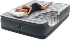 Intex Comfort Plush Hoog Luchtbed - Queensize - Ingebouwde Elektrische Pomp -Buitenkampeerwinkel 1320 1900 64414 inuse3 2023 300