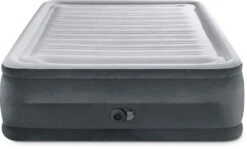 Intex Comfort Plush Extra Hoog Luchtbed - Queensize - Ingebouwde Elektrische Pomp 17 Intex Comfort Plush Extra Hoog Luchtbed - Queensize - Ingebouwde Elektrische Pomp -Buitenkampeerwinkel 1320 1900 64418 prd2 2023 300