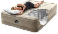 Intex Ultra Plush Luchtbed - Queensize - Ingebouwde Elektrische Pomp -Buitenkampeerwinkel 1320 1900 64428 inuse 2023 300
