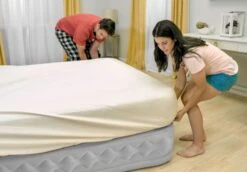 Intex Supreme Air Flow Luchtbed - Queensize - Ingebouwde Elektrische Pomp -Buitenkampeerwinkel 1320 1900 64490 inuse1 2020 300