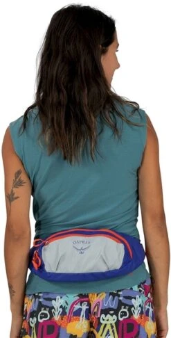 Osprey Daylite Heuptas - Blauw/Oranje 13 Osprey Daylite Heuptas - Blauw/Oranje -Buitenkampeerwinkel 1900 1900 0007 daylitewaist s23 onbody5 silverliningblueberry 10005144