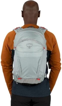 Osprey Hikelite Wandelrugzak - 26 Liter - Zilver -Buitenkampeerwinkel 1900 1900 0039 hikelite 26l s23 onbody6 silverlining 10004802