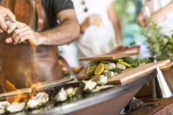 OFYR Island Corten 85 Teak Wood -Buitenkampeerwinkel 800 1200 ofyr locatie shoot2295