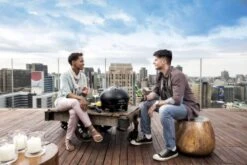 CADAC Citi Chef 40 Gasbarbecue - Groen 21 CADAC Citi Chef 40 Gasbarbecue - Groen -Buitenkampeerwinkel 801 1200 citi chef 40 lifestyle klein