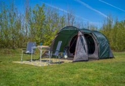 Easy Camp Galaxy 400 Rustic Green Tunneltent - 4 Personen 13 Easy Camp Galaxy 400 Rustic Green Tunneltent - 4 Personen -Buitenkampeerwinkel 827 1200 camping shoot 45