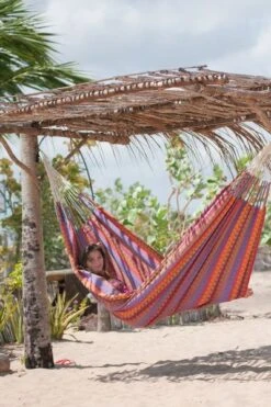 La Siesta Carolina 2 Persoons Hangmat - Flowers 10 La Siesta Carolina 2 Persoons Hangmat - Flowers -Buitenkampeerwinkel 900 598 cah16 2 ambiance 203