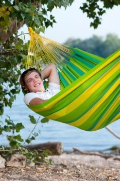 La Siesta Sonrisa 1 Persoons Hangmat - Lime 9 La Siesta Sonrisa 1 Persoons Hangmat - Lime -Buitenkampeerwinkel 900 598 snh14 4 sonrisa lime weather resistant single classic hammock image 05 1