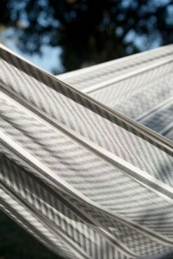 La Siesta Flora Kingsize 2 Persoons Hangmat - Zebra 7 La Siesta Flora Kingsize 2 Persoons Hangmat - Zebra -Buitenkampeerwinkel 900 601 flh18 19 detail 101