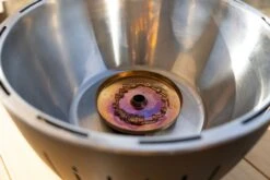 LotusGrill XL Hybrid Houtskoolbarbecue - Rood -Buitenkampeerwinkel lotusgrill binnenkant pitje 3